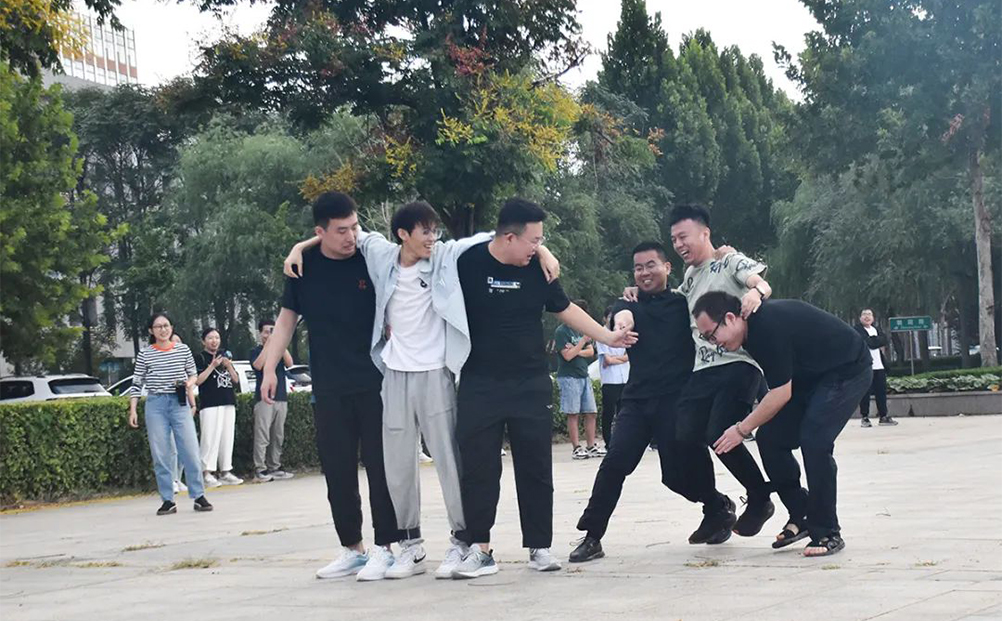 環球軟件舉行“迎中秋，慶國慶”員工趣味運動會